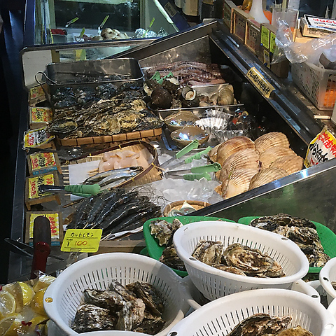 新鮮な海の幸満載の、記憶に残る楽しい時間を過ごせる空間。旬の海鮮を焼きまくろう！