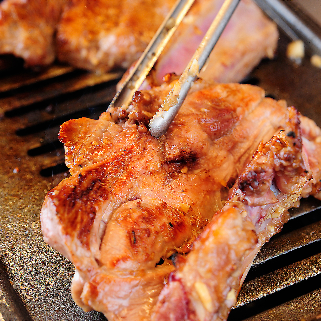 プロのスタッフが焼いてくれるから食べごろがわかって安心◎目の前で焼いてくれます