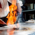 宗右衛門町にある全席カウンターの鉄板焼き