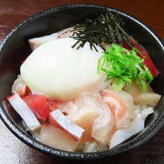 海鮮温玉ユッケ丼
