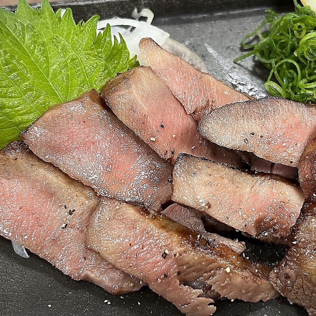 厚切り牛タンたたきは、わさび塩orネギ塩だれorおろしポン酢からお選びいただけます◎