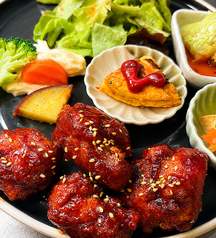 甘辛韓国ヤンニョムチキンの写真