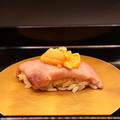 料理メニュー写真&nbsp;和牛肉のお寿司炙り雲丹のせ