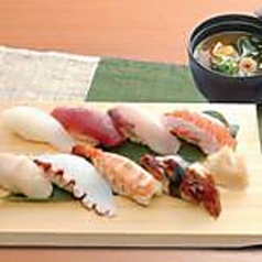 お寿司と旬の魚介 魚々市のおすすめランチ2
