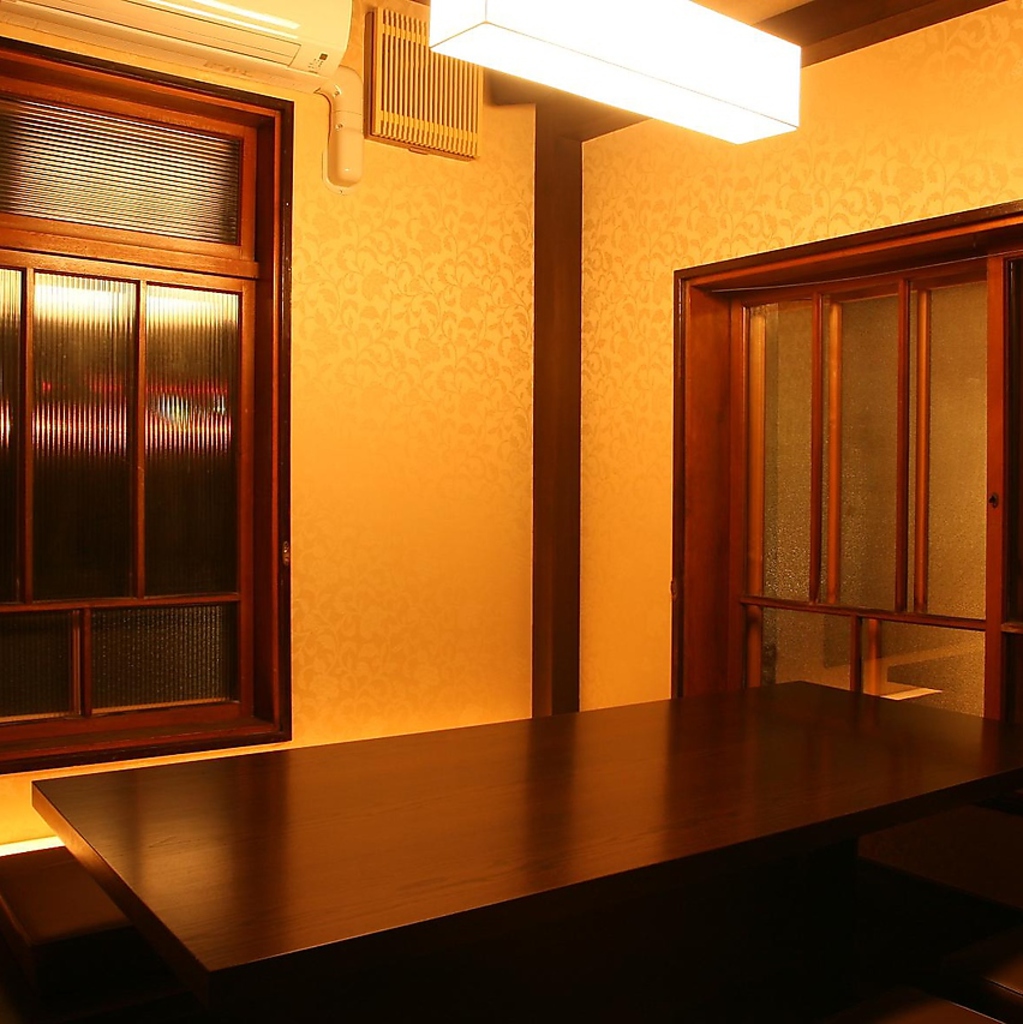 店内奥には【離れの個室】や、ゆっくりお寛ぎいただける【掘りごたつの個室】などもご用意しています