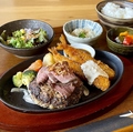 料理メニュー写真 ローストビーフハンバーグ＆エビフライ２尾膳