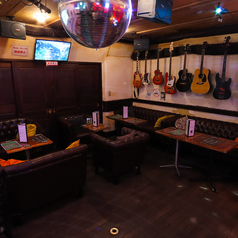 ゆったりとくつろげるソファーもございます♪