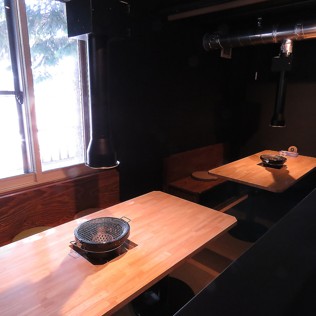 大人数宴会に最適！においも安心の排気ダクト完備。半個室もあり、忘年会・女子会など様々な宴会に。