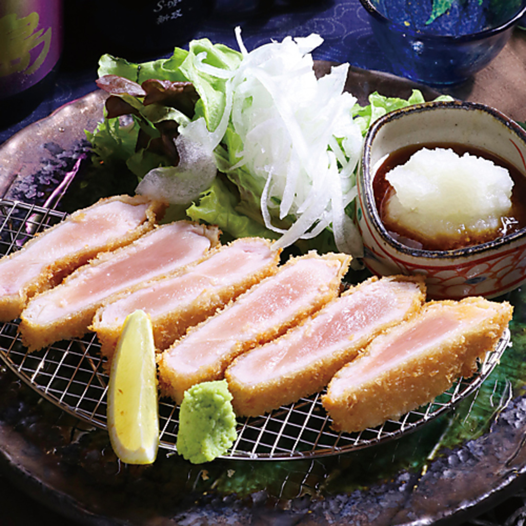 冠地鶏のむねレアカツ1,408円 (税込)外はさっくり中はしっとり！安心な「コールドハム（生ハム化）」