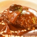 料理メニュー写真 自家製煮込みハンバーグ～キノコ入りデミグラスソース～