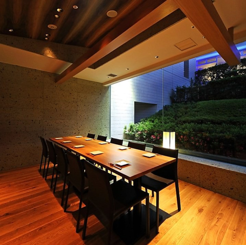 Dynamic Kitchen & Bar  iX