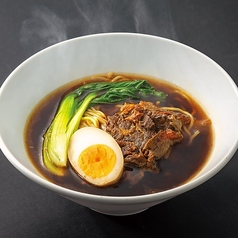 牛ほほ煮込みの牛肉麺(ニュウロウメン)