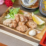 オリジナルのタレで漬け込んだ唐揚げはフワフワの食感と溢れる肉汁がたまりません♪