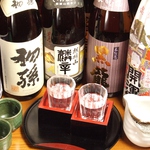 お酒好きにはたまらない、こだわりの地酒・焼酎。店主が1本1本飲んで厳選しています。