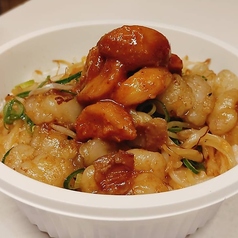 ホルモンにんにく乗せ丼