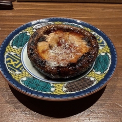 炭火でじっくり焼き上げた、素材の甘みが引き立つ焼き野菜。丸ごと野菜はインパクトもボリュームも◎の写真