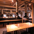 様々な人数に対応可能なテーブル席。
