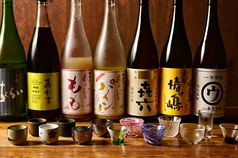 本格焼酎の数々。全国から厳選した銘酒を豊富にご用意。