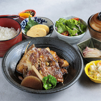 特製タレを使った荒炊きは人気のメニューです。