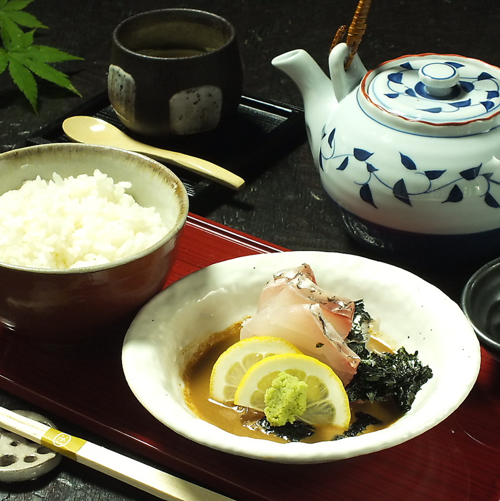 人気の鯛茶漬けが１日中味わえます。