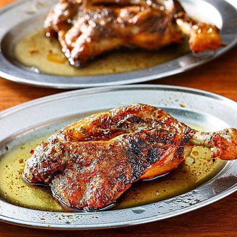 梅田・東通りで楽しむ絶品鶏料理♪食べ応えのある骨付き肉は外せない！！海鮮料理も◎