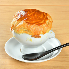 牛ほほ肉のパイ包みシチュー