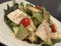 豆富とアボカドのゴマダレサラダ