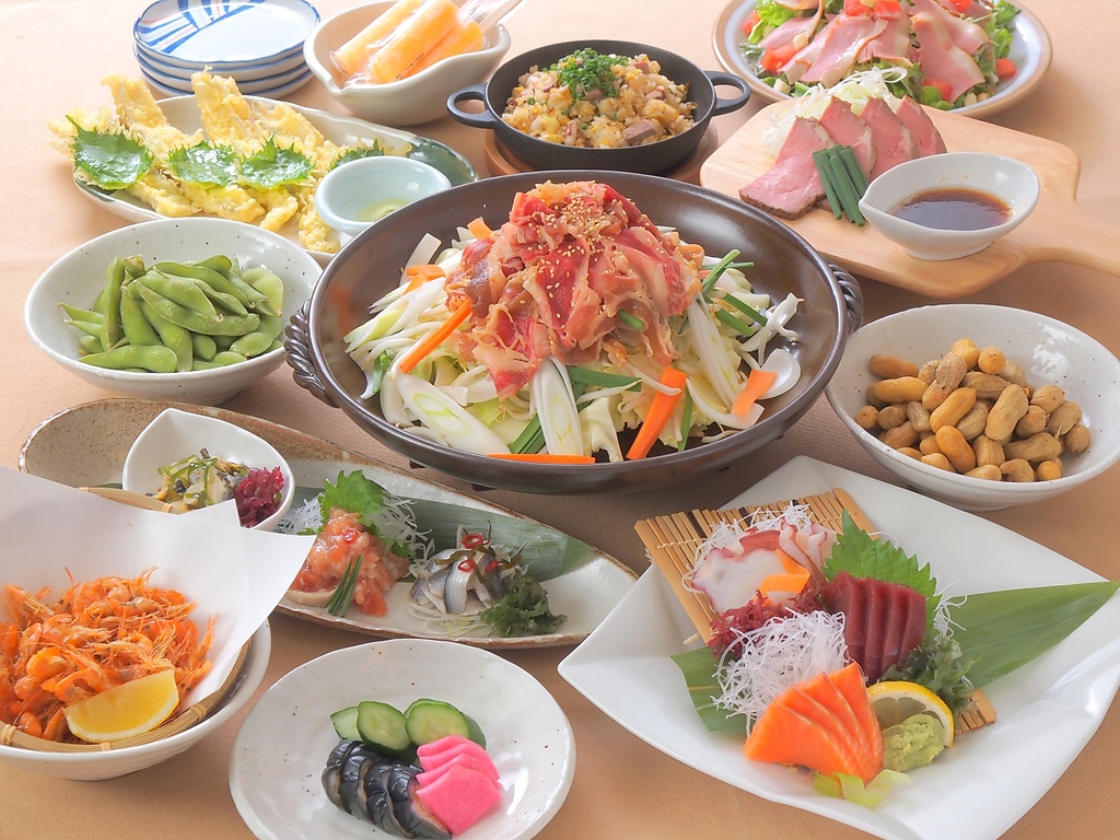 当店のコースは全て2時間の飲み放題が付いてくるのでオトク☆宴会は最大で30名様まで対応出来ます。