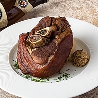 当店名物シュバイネハクセや季節のおすすめ料理