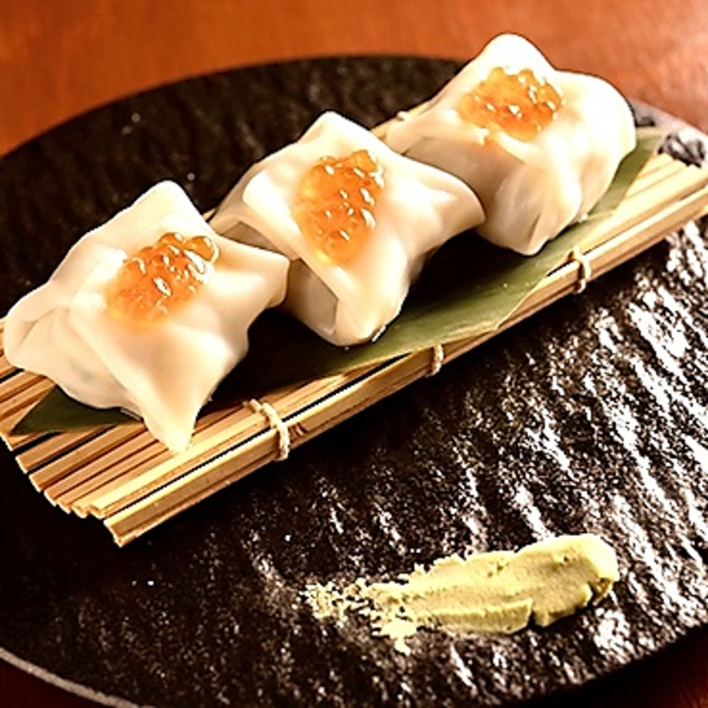 『お刺身餃子』お肉の餡の代わりにネギトロを使用！新食感でうまいです。