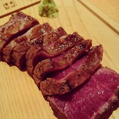 肉盛り希少部位ザブトンのレアステーキ