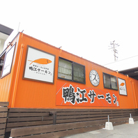 遊び心あふれるトレーラーハウスのお店