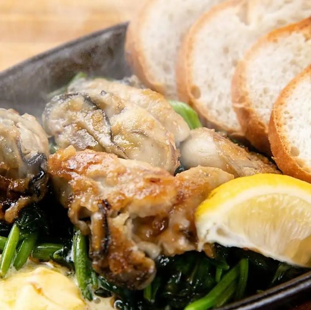 広島といったらやっぱり牡蠣！バターで香ばしく焼き上げた広島県産牡蠣バターをどうぞ♪