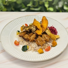 カラフル野菜と照り焼きグリルソイミートのライスプレート
