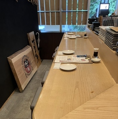 カウンター席も広々