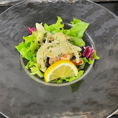 たことアボカドバジルサラダ