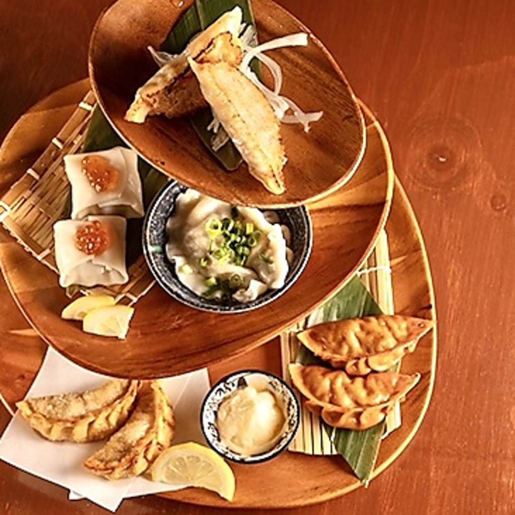 パオ名物！５種餃子階段盛り♪肉汁餃子や刺身餃子、燻製餃子などいろんな餃子をお得に楽しめちゃう。