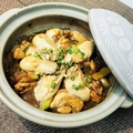料理メニュー写真 牡蠣と鶏肉の土鍋煮込み