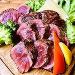 3種のお肉盛り合わせや自家製ローストビーフなど、伊ノ祐自慢の肉料理もご用意★ワインとの相性も◎