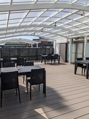 気候のいい日は　こちらのテラス席もいいですよね♪