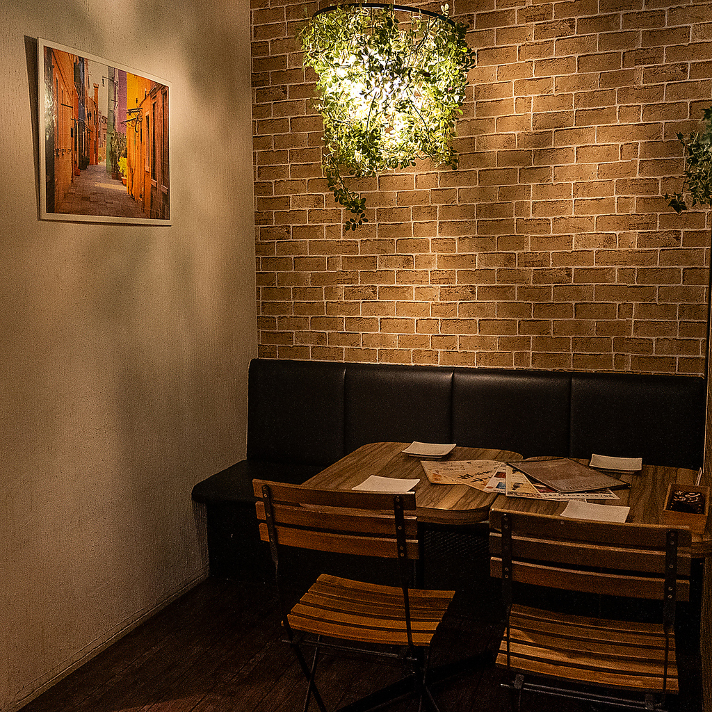 店内は洗練されたスタイリッシュ空間。女子会・記念日お祝い・デートにぴったりです♪