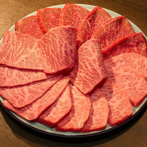 駒込駅約6分◆豪快な厚切り肉と多彩なメニューを堪能♪居酒屋感覚で楽しめる焼肉店◎