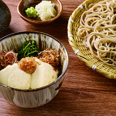 豆富と叩き梅の薬味つけ汁そば