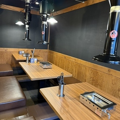 まとまった人数での集まりに最適な、店内の貸切利用も承っております。落ち着いた雰囲気の空間を丸ごと自由にお使いいただけるため、会社関係の集まりや大切な仲間との宴会など、周囲を気にせず賑やかに過ごしたい場面に最適です。予算や人数などの詳細については、店舗までお気軽にご相談ください。
