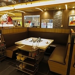 安心のBOXシートもご用意御座います。ご家族やご友人とお寛ぎいただけます。