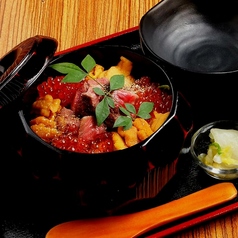 いくらと雲丹の和牛ひつまぶし