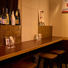 2名×2組座れるカウンター席も！