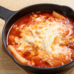 【ピリ辛が癖になる】ヤンニョムチキンやチーズ麻婆など食欲をそそる多彩なアジアンメニューをご用意◎の写真