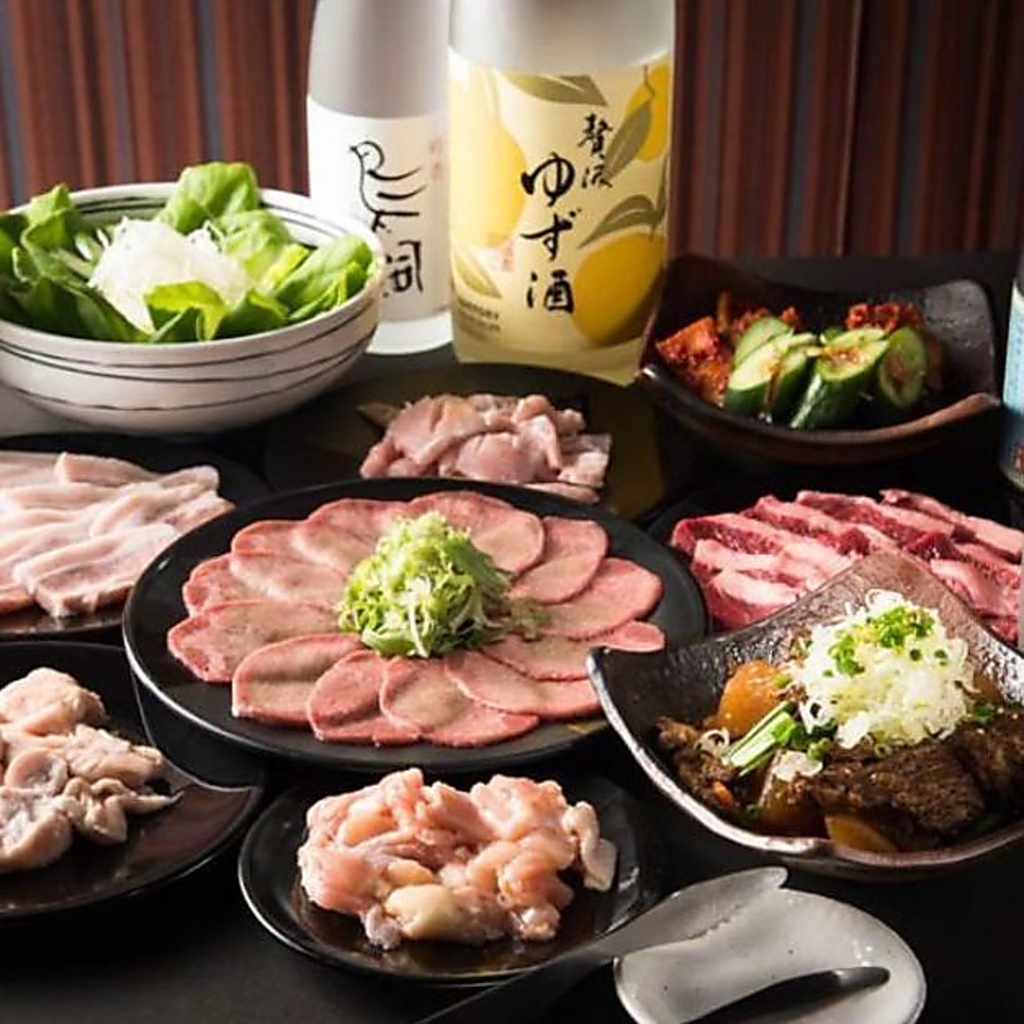 鮮度抜群の肉を炭火でじっくり焼き上げる◎多彩なメニューが揃う飲み放題付きコースで宴会も大歓迎！
