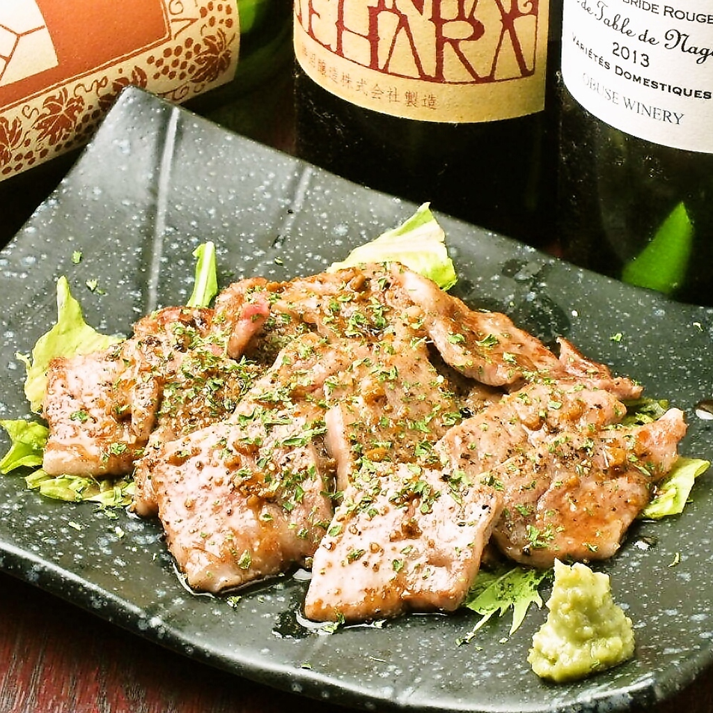 本日の特選和牛サーロインステーキ100ｇ2145円(税込) ～黒毛和牛A5ランク使用、わさびでシンプルに。